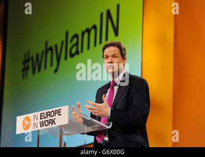 Il vice primo ministro Nick Clegg ha tenuto un discorso durante la conferenza di primavera dei liberali democratici al Barbican Center di York. Foto Stock