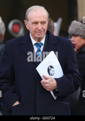 Calcio - Sir Tom Finney Civic Funeral. Jimmy Armfield parte dopo il funerale di Sir Tom Finney dopo il suo funerale alla St Johns Parish Church, Preston. Foto Stock