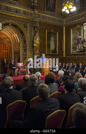 La cancelliera tedesca Angela Merkel ha tenuto un discorso nella Royal Gallery del Palace of Westminster a Londra. Foto Stock