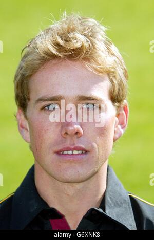 Mark Powell del Northamptonshire County Cricket Club in vista della stagione 2004. Foto Stock