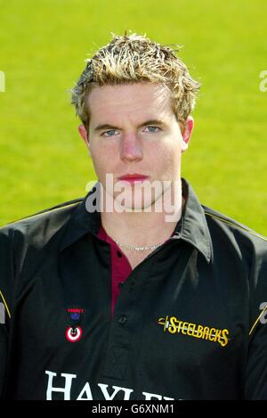 Northamptonshire CCC 2004. Adam Shantry del Northampton County Cricket Club nel kit Sunday League One Day per la stagione 2004. Foto Stock