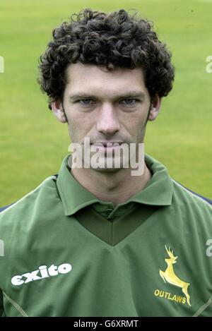 Nottinghamshire CCC 2004. Charlie Shreck del Nottinghamshire County Cricket Club durante una fotocall a Trent Bridge, in vista della nuova stagione 2004. Foto Stock