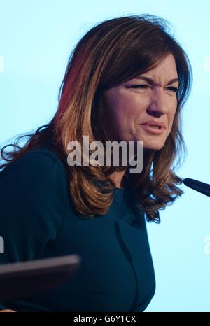 Karren Brady, Vice Presidente di West Ham United e Ambasciatore di piccole imprese, parla alla Conferenza annuale della Camera di Commercio britannica a Londra. Foto Stock