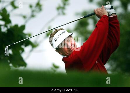 Paul Broadhurst in Inghilterra al 18° tee durante i British Masters 2004 a Forest of Arden. Foto Stock