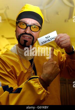 Il conservatore Alan Duncan vestito come comico Ali G, era in un dibattito mongolfiera come comico con altri 5 parlamentari. Foto Stock