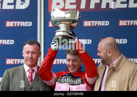 Corse di cavalli - Il Crabbie il Grand National 2014 - Giorno di inaugurazione - L'Aintree Racecourse Foto Stock