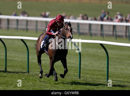 Mind of Madness indovinata da Jamie Spencer vince la Horsesource Seabuckthorn Conditions Stakes durante il giorno uno dei 2014 Craven Meeting a Newmarket Racecourse, Newmarket. Foto Stock