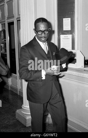 Moda - Miss Mondo 1970 giudice - Eric Gairy - Britannia Hotel, Londra Foto Stock