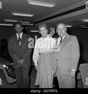 Politica - Conferenza del Commonwealth - Sir Eric Gairy, Robert Muldoon e Judith Hart - London Heathrow Airport Foto Stock