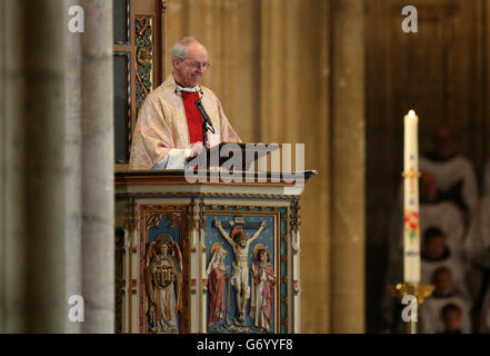 L'arcivescovo di Canterbury Justin Welby consegna il suo sermone durante il servizio pasquale alla Cattedrale di Canterbury nel Kent. Foto Stock