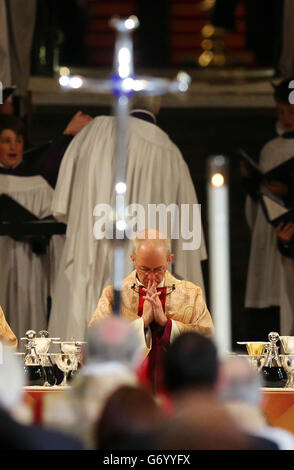 L'arcivescovo di Canterbury Justin Welby durante il servizio pasquale alla Cattedrale di Canterbury nel Kent. Foto Stock