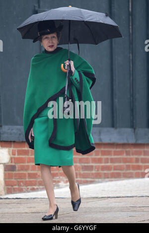 La principessa Anne arriva al Castello di Windsor nel Berkshire per il servizio della domenica di Pasqua. Foto Stock