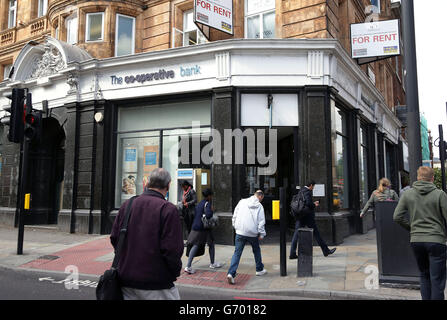 Una filiale della banca cooperativa a Islington, a nord di Londra. Foto Stock