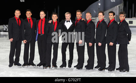 Ballare su pattinatori maschili di ghiaccio durante una fotocall per il ballo sul ghiaccio il Tour finale tenuto alla Phones4u Arena, Manchester. Foto Stock