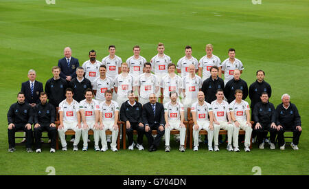 La squadra del Sussex, gli allenatori e i funzionari posano per la foto della squadra durante una giornata dei media al BrightonandHoveJobs.com County Ground, Hove. Foto Stock