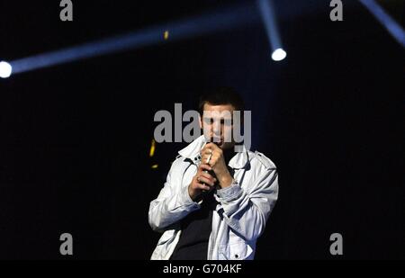 . Mike Skinner of the Streets si esibisce sul palco durante il Prince's Trust Urban Music Festival di Earl's Court, nella zona ovest di Londra. Foto Stock