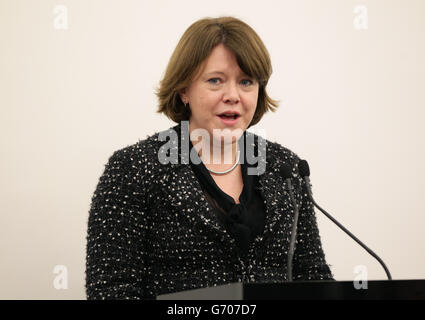 Il deputato Rt Hon Maria Miller, Segretario di Stato per la cultura, i media e lo sport, durante una conferenza stampa - per annunciare un importante partenariato a lungo termine di 11 anni tra Hyundai Motor e Tate per la realizzazione della Commissione Hyundai - nella recentemente riaperta turbine Hall di Tate Modern, Londra. PREMERE ASSOCIAZIONE foto. Data immagine: Lunedì 20 gennaio 2013. Foto Stock