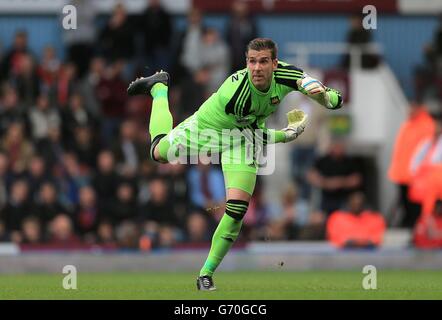 Calcio - Barclays Premier League - West Ham United / Liverpool - Upton Park. West Ham portiere Unito Adrian Foto Stock