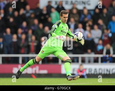 Calcio - Barclays Premier League - West Ham United / Liverpool - Upton Park. West Ham portiere Unito Adrian Foto Stock