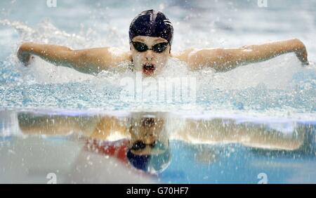 Holly Hibbott compete nella Junior Womans 400m IM durante i Campionati di gas Nuoto Britannici 2014 al Tollcross International Swimming Center di Glasgow. Foto Stock