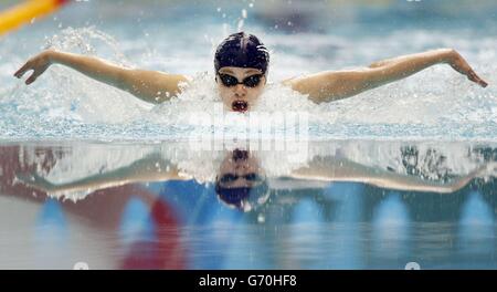 Holly Hibbott compete nella Junior Womans 400m IM durante i Campionati di gas Nuoto Britannici 2014 al Tollcross International Swimming Center di Glasgow. Foto Stock