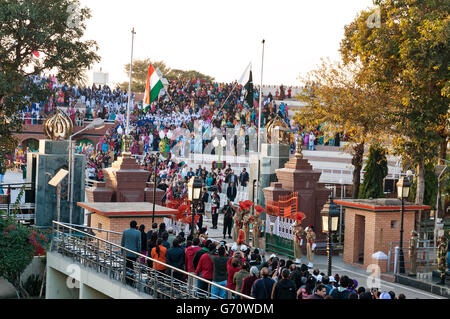 Il India-Pakistan Wagah Border Cerimonia di chiusura. Foto Stock