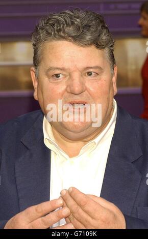 Robbie Coltrane (che suona Rubeus Hagrid) arriva per la prima mondiale di Harry Potter e il prigioniero di Azkaban alla radio City Music Hall di New York. Foto Stock