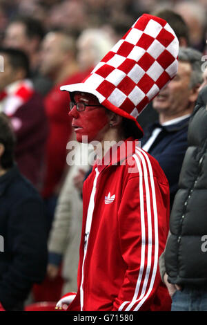 Calcio - fa Cup - Semifinale - Wigan Athletic / Arsenal - Stadio di Wembley. I tifosi dell'Arsenal fanno il tifo del loro team a Wembley Foto Stock