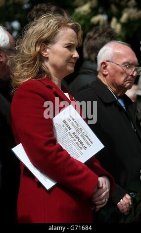 Il candidato europeo Cllr Mary Fitzpatrick dopo aver letto la proclamazione della Repubblica durante l'annuale Fianna Fail 1916 Pasqua Rising commemorazione. Foto Stock