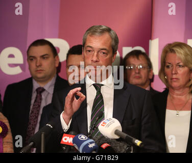 Nigel Farage, leader dell'UKIP, ha tenuto un discorso all'Intercontinental Hotel di Londra, mentre celebra i risultati del suo partito nelle elezioni per il Parlamento europeo. Foto Stock