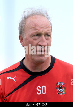 Calcio - Sky Bet League One - Coventry City v Swindon Town - Sixfields Stadium. Steve Ogrizovic, allenatore di portiere della città di Coventry Foto Stock