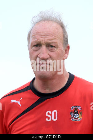 Calcio - Sky Bet League One - Coventry City v Swindon Town - Sixfields Stadium. Steve Ogrizovic, allenatore di portiere della città di Coventry Foto Stock