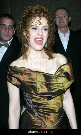 Bernadette Peters arriva per i Tony Awards 2004 alla radio City Music Hall a New York City Foto Stock