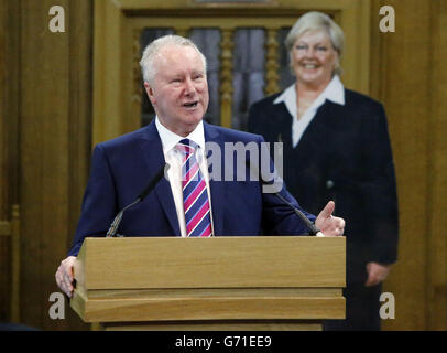 Il Segretario della Sanità Alex Neil durante un servizio commemorativo per l'ex MSP Margo MacDonald presso la Sala dell'Assemblea di Edimburgo. Foto Stock