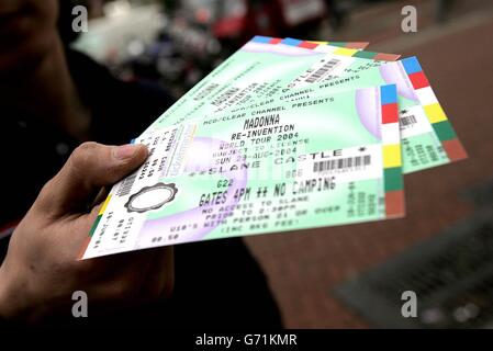 Madonna Re-Invention tour Biglietti Foto Stock