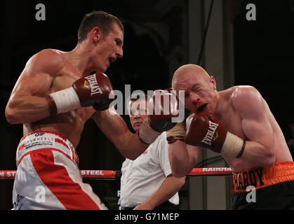 Pugilato - Liverpool Olympia. Thomas Stalker e Ryan Hardy (a destra) durante il Light-Welterweight bout a Liverpool Olympia, Liverpool. Foto Stock