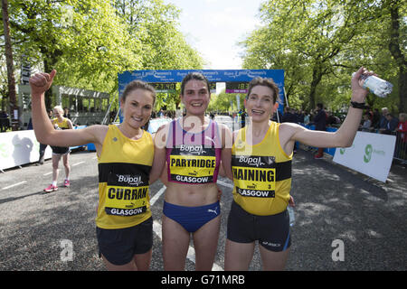 Il vincitore Susan Partridge (al centro) ha piazzato terzo Elsth Curren e secondo Hayley Haining (a destra) dopo la 10k della Bupa Women a Glasgow. Foto Stock