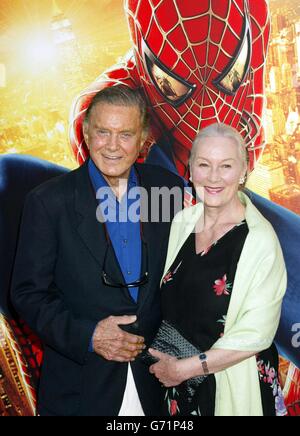 Cliff Robertson di Spider-man 2 premiere Foto Stock