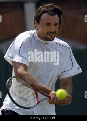 Campionato Stella Artois 2004. Goran Ivanisevic in azione durante il campionato Stella Artois al Queen's Club di Londra. Foto Stock