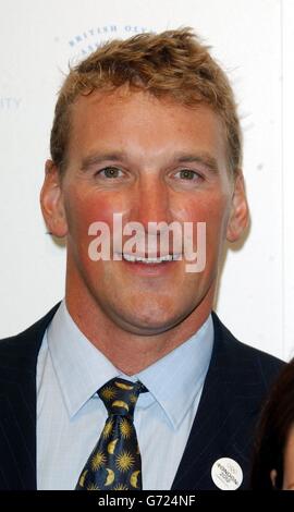 Il medaglia d'oro olimpico Matthew Pinsent pone per i fotografi il backstage al concerto olimpico della torcia nel centro commerciale, nel centro di Londra un concerto gratuito organizzato da Visit London e dalla Greater London Authority per celebrare l'arrivo della torcia olimpica a Londra. Foto Stock