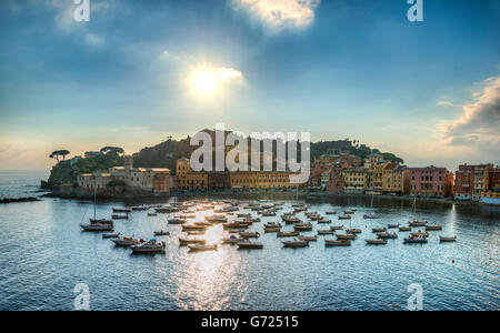 Vista del porto di Baia del Silenzio, Sestri Levante, Provincia di Genova e la Riviera di Levante, Liguria, Italia Foto Stock