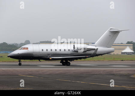 Bombardier CL-600-2B16 (Challenger 605) business jet G-REYS Foto Stock