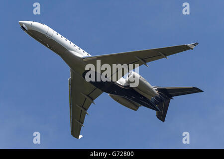 Bombardier Global Express (BD-700-1A10) Lungo Raggio di lusso business jet N709FG Foto Stock