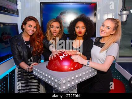 Little Mix (da sinistra a destra) Jesy Nelson, Jade Thirlwall, Leigh-Anne Pinnock e Perrie Edwards premere il tasto rosso per aprire le linee telefoniche per il Summertime Ball della capitale con Vodafone, durante una visita ai Capital Studios, nel centro di Londra. Foto Stock