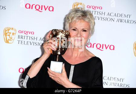 Julie Walters con l'Academy Fellowship Award, all'Arqiva British Academy Television Awards 2014 al Theatre Royal, Drury Lane, Londra. Foto Stock