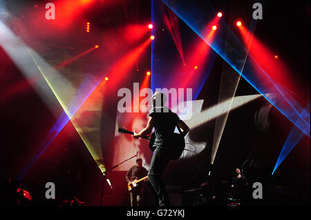 BBC radio 1 Big Weekend - Glasgow. Coldplay che si esibisce durante il Big Weekend della radio 1 a Glasgow Green, Glasgow. Foto Stock