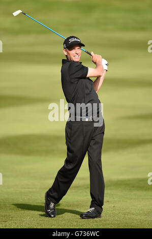 Peter Hanson in Svezia durante il primo giorno del campionato BMW PGA al Wentworth Club, Surrey. Foto Stock