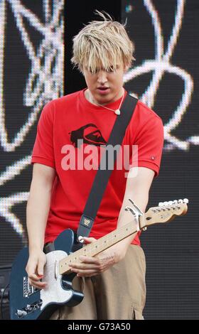 NESSUNA MERCHANDISING. McFly si esibirà sul palco durante il concerto della Capital radio Party in the Park, tenuto a Hyde Park, nel centro di Londra in aiuto del Prince's Trust. Foto Stock