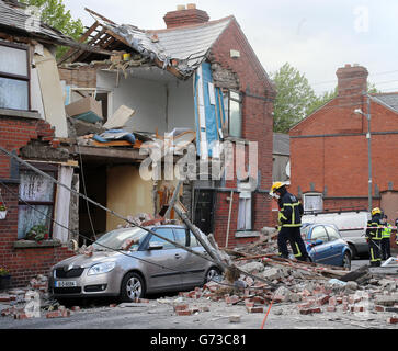 Servizi di emergenza sul posto in una sospetta esplosione di gas su Sullivan Street, vicino a Infirmary Road nord città interna Dublino. Foto Stock