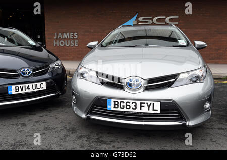 Una flotta di automobili Toyota fuori di SCC, James House, Warwick Road, Tyseley. Foto Stock